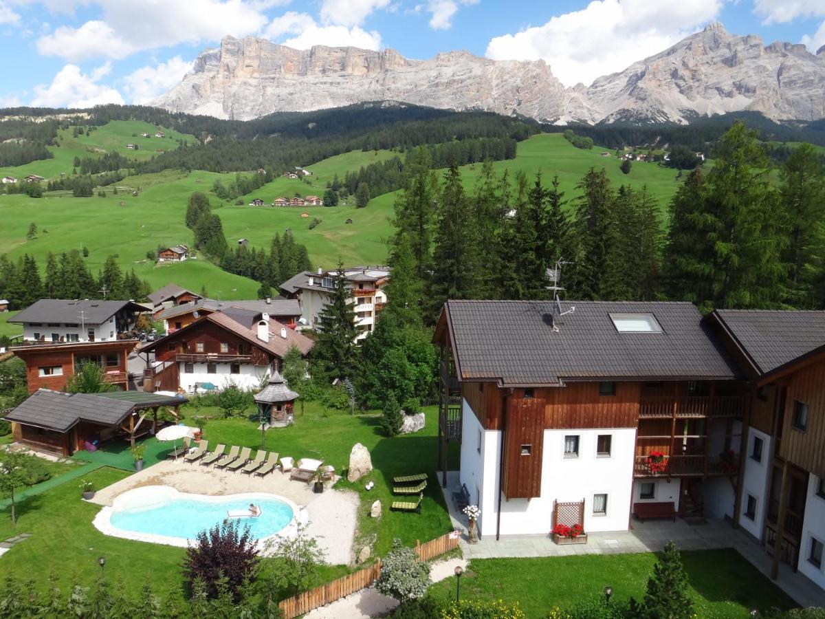 La Bercia Alpine Lodge & Spa La Villa  Ruang foto